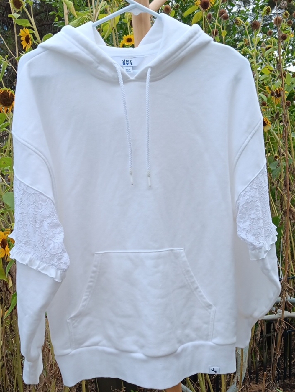 Pull Over White With Ruffle Sleeves